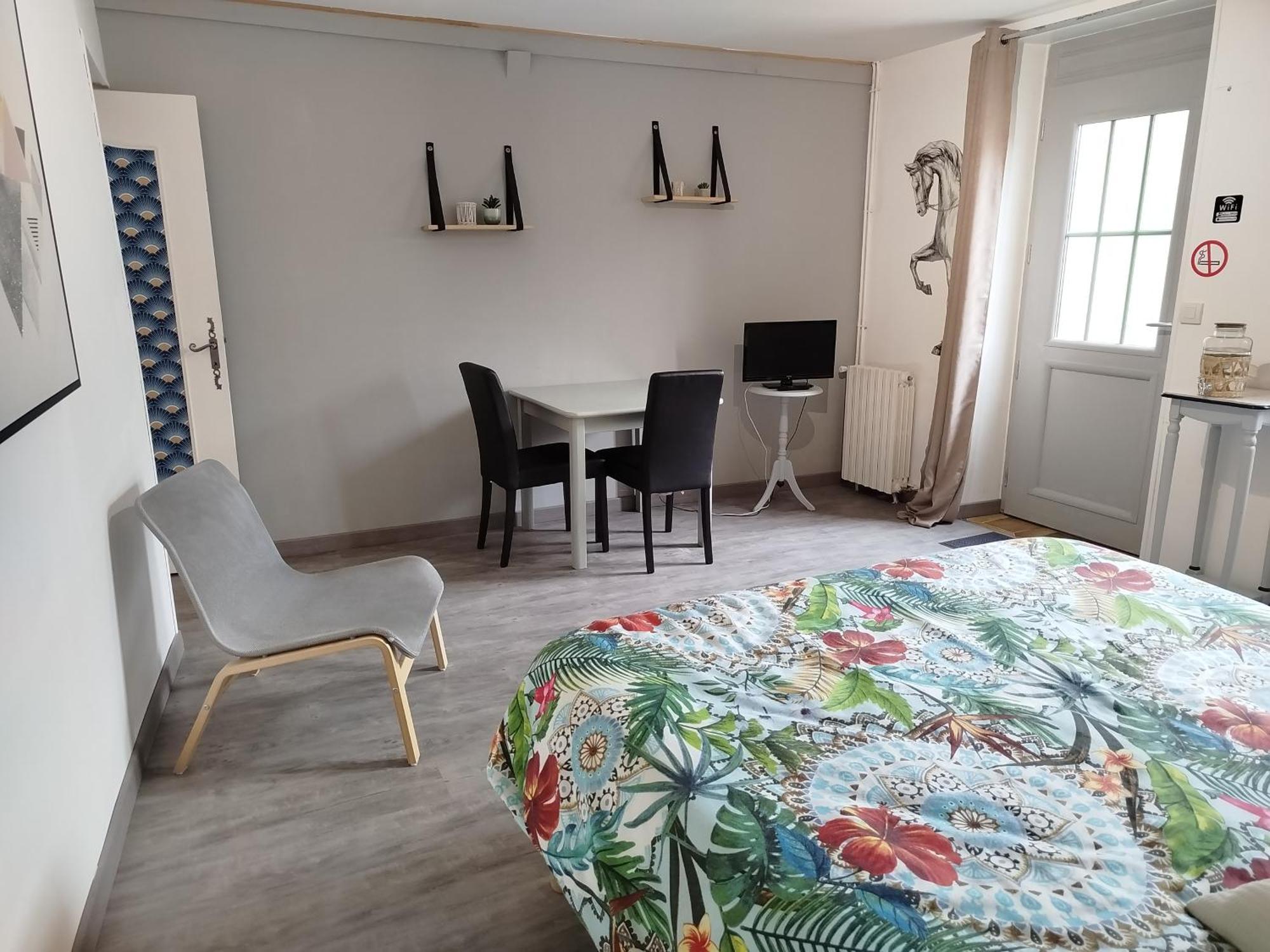 Le Cheval Blanc Hotel Carrouges Екстериор снимка
